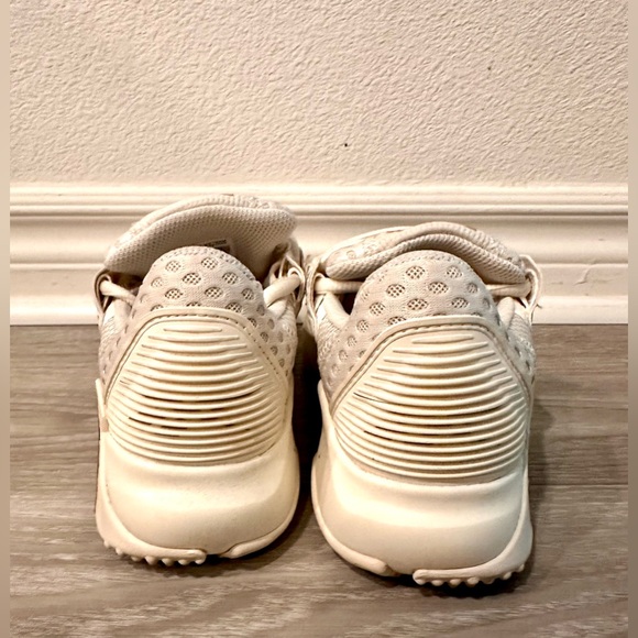 Reebok JJ IV Training Shoe “His & Her” in Chalk and Champagne- size 6 - Picture 6 of 7